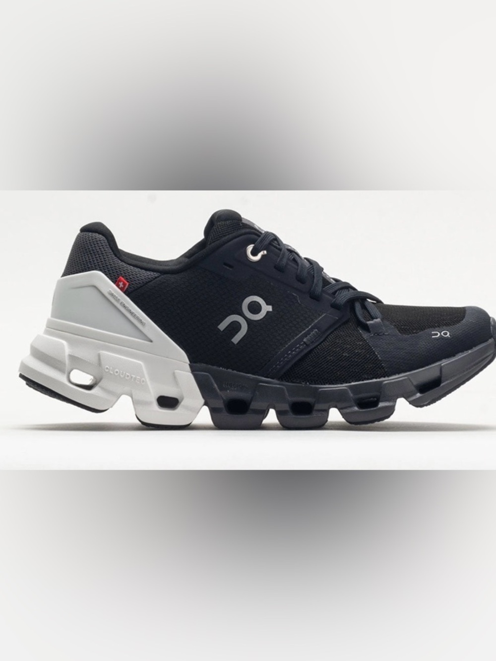 On Cloudflyer 4 Women’s Black/White 11W - Picture 6 of 16